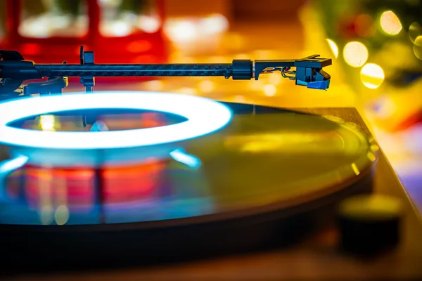 Vinyle de maloya réunionnais posé sur une platine, patrimoine musical de La Réunion